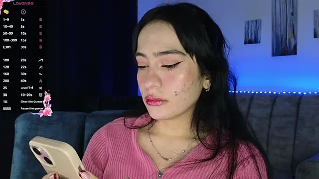 Snapshot of ZaraDames_ chatting on October 19, 2025, 2:36 am ZaraDames online show from October 19, 2025, 2:36 am