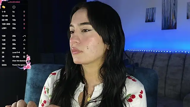 Snapshot of ZaraDames_ chatting on November 22, 2025, 4:11 am ZaraDames online show from November 22, 2025, 4:11 am