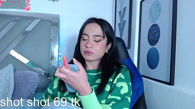 Snapshot of ZaraDames_ chatting on March 18, 2025, 4:40 am ZaraDames online show from March 18, 2025, 4:40 am