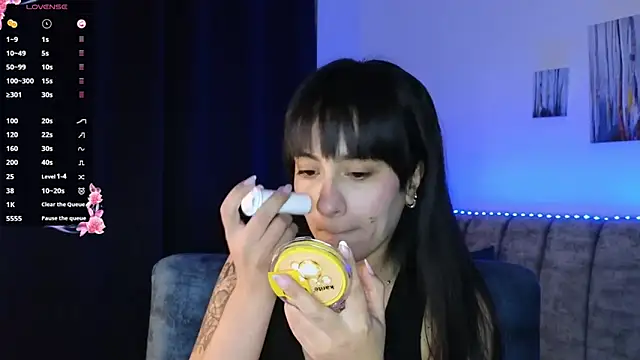 Snapshot of ZaraDames_ chatting on October 2, 2025, 2:26 am ZaraDames online show from October 2, 2025, 2:26 am