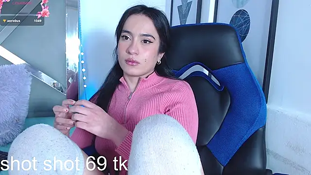 Snapshot of ZaraDames_ chatting on March 16, 2025, 9:05 am ZaraDames online show from March 16, 2025, 9:05 am