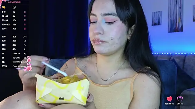 Snapshot of ZaraDames_ chatting on October 15, 2025, 3:05 am ZaraDames online show from October 15, 2025, 3:05 am