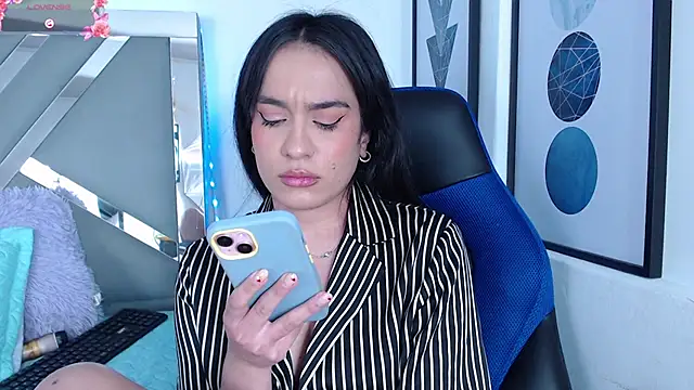 Snapshot of ZaraDames_ chatting on March 13, 2025, 7:31 am ZaraDames online show from March 13, 2025, 7:31 am