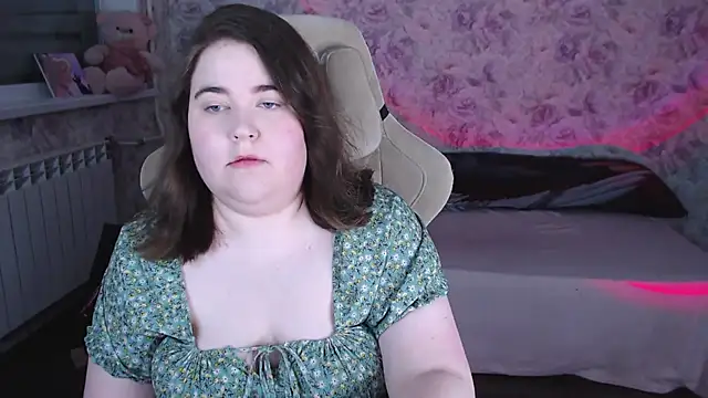 Snapshot of Estelle_Hicks chatting on May 8, 2026, 6:56 pm Estelle Hicks online show from May 8, 2026, 6:56 pm