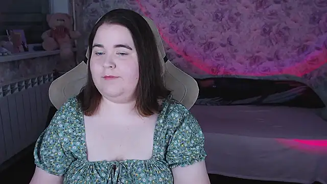 Snapshot of Estelle_Hicks chatting on March 22, 2026, 6:42 pm Estelle Hicks online show from March 22, 2026, 6:42 pm