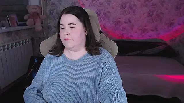 Snapshot of Estelle_Hicks chatting on April 10, 2026, 6:37 pm Estelle Hicks online show from April 10, 2026, 6:37 pm