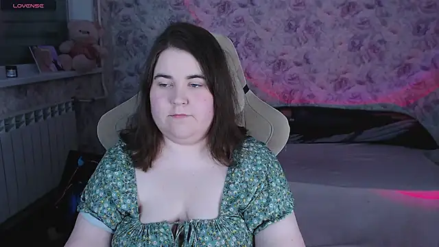 Snapshot of Estelle_Hicks chatting on May 6, 2026, 6:56 pm Estelle Hicks online show from May 6, 2026, 6:56 pm