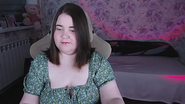 Snapshot of Estelle_Hicks chatting on April 18, 2026, 6:54 pm Estelle Hicks online show from April 18, 2026, 6:54 pm