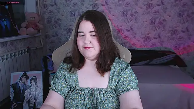 Snapshot of Estelle_Hicks chatting on June 4, 2026, 7:18 pm Estelle Hicks online show from June 4, 2026, 7:18 pm