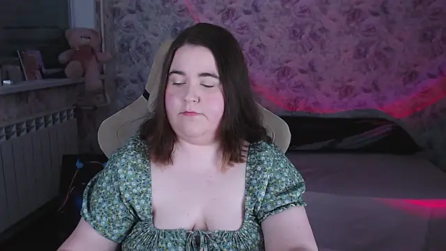 Snapshot of Estelle_Hicks chatting on April 14, 2026, 6:46 pm Estelle Hicks online show from April 14, 2026, 6:46 pm