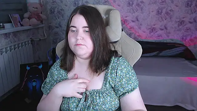 Snapshot of Estelle_Hicks chatting on May 27, 2026, 7:10 pm Estelle Hicks online show from May 27, 2026, 7:10 pm