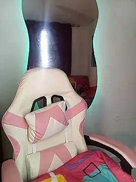 LittleEmmaa online show from February 1, 2026, 8:56 am