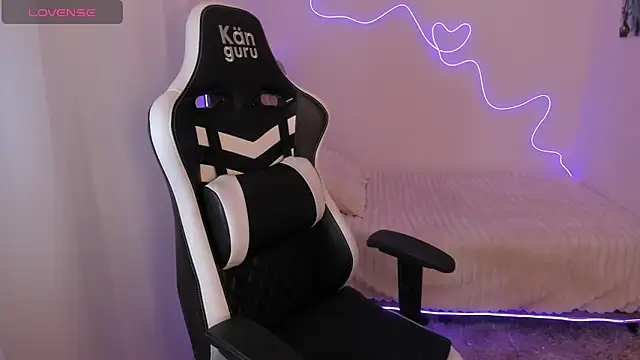 Victoryyy  online show from September 15, 2025, 8:53 pm