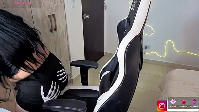 Snapshot of Victoryyy_ chatting on February 26, 2026, 10:43 pm Victoryyy online show from February 26, 2026, 10:43 pm