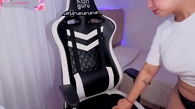 Snapshot of Victoryyy_ chatting on February 6, 2026, 10:06 pm Victoryyy online show from February 6, 2026, 10:06 pm