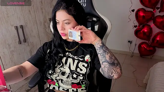 Snapshot of Victoryyy_ chatting on February 12, 2026, 11:04 pm Victoryyy online show from February 12, 2026, 11:04 pm