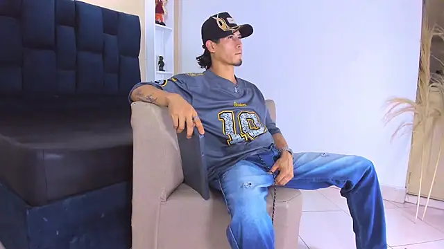 Jhonn Rhyss online show from November 28, 2025, 2:34 am