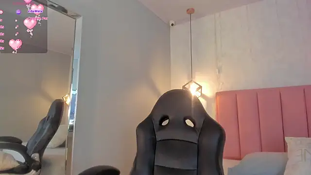 Snapshot of SUNNYCYRUS chatting on January 8, 2026, 12:44 pm SUNNYCYRUS online show from January 8, 2026, 12:44 pm