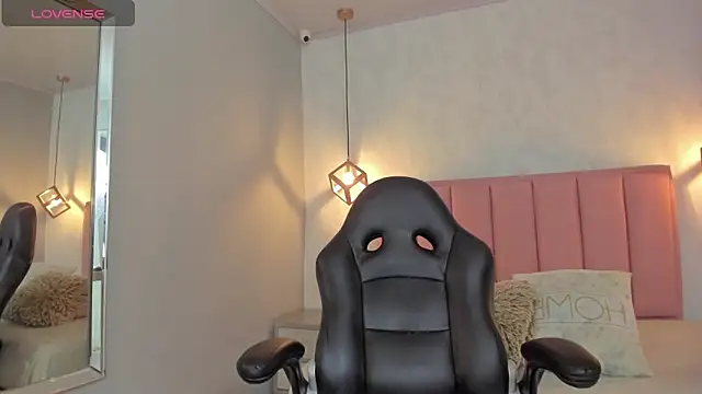 Snapshot of SUNNYCYRUS chatting on February 10, 2026, 12:37 pm SUNNYCYRUS online show from February 10, 2026, 12:37 pm