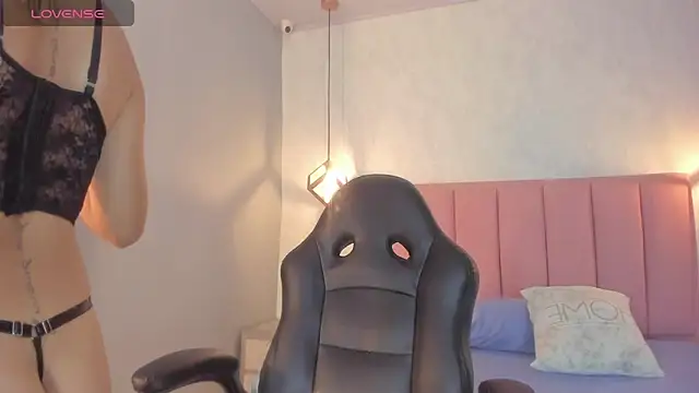 Snapshot of SUNNYCYRUS chatting on January 9, 2026, 12:45 pm SUNNYCYRUS online show from January 9, 2026, 12:45 pm