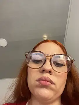 Snapshot of sophia_goth chatting on November 28, 2025, 12:00 am sophia goth online show from November 28, 2025, 12:00 am