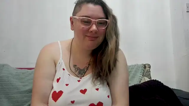 Snapshot of Bustycurves chatting on January 17, 2026, 2:15 am Bustycurves online show from January 17, 2026, 2:15 am