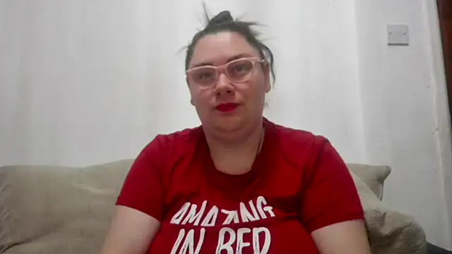 Snapshot of Bustycurves chatting on October 25, 2025, 10:32 pm Bustycurves online show from October 25, 2025, 10:32 pm