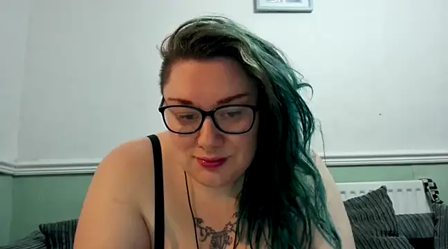 Snapshot of Bustycurves chatting on March 21, 2025, 10:28 pm Bustycurves online show from March 21, 2025, 10:28 pm