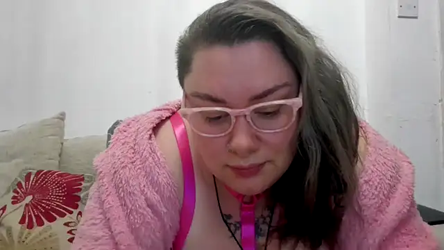 Snapshot of Bustycurves chatting on November 4, 2025, 10:24 pm Bustycurves online show from November 4, 2025, 10:24 pm