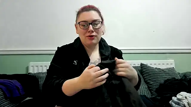 Snapshot of Bustycurves chatting on January 9, 2025, 12:03 am Bustycurves online show from January 9, 2025, 12:03 am