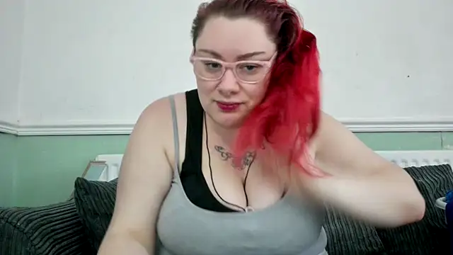 Snapshot of Bustycurves chatting on February 4, 2025, 10:21 am Bustycurves online show from February 4, 2025, 10:21 am