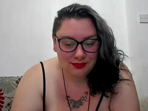 Snapshot of Bustycurves chatting on September 28, 2025, 8:05 pm Bustycurves online show from September 28, 2025, 8:05 pm