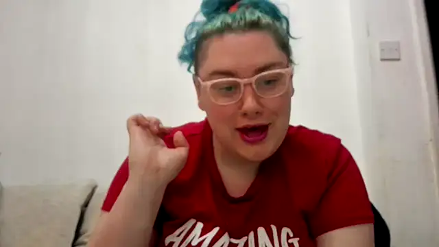 Bustycurves online show from June 3, 2026, 9:41 pm