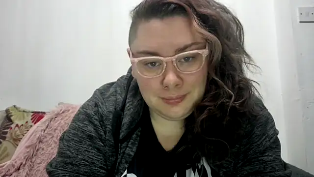 Snapshot of Bustycurves chatting on November 19, 2025, 4:12 am Bustycurves online show from November 19, 2025, 4:12 am