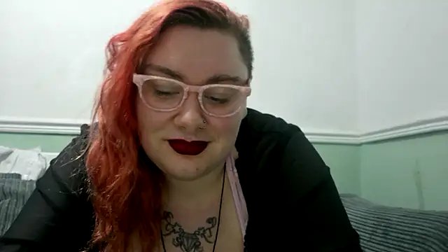 Snapshot of Bustycurves chatting on February 24, 2025, 8:25 pm Bustycurves online show from February 24, 2025, 8:25 pm