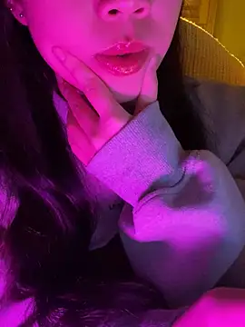 minmin2kk5 online show from November 5, 2025, 3:48 pm