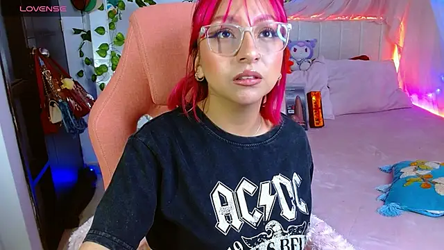 Snapshot of Littlerouse_ chatting on February 20, 2026, 6:37 am Littlerouse online show from February 20, 2026, 6:37 am