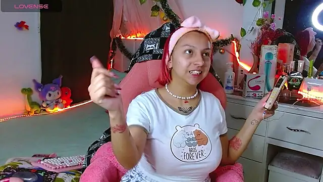 Littlerouse  online show from December 19, 2025, 10:34 pm