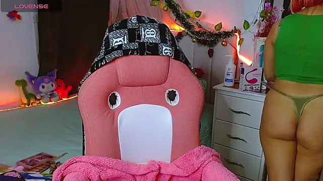 Snapshot of Littlerouse_ chatting on December 21, 2025, 10:54 pm Littlerouse online show from December 21, 2025, 10:54 pm