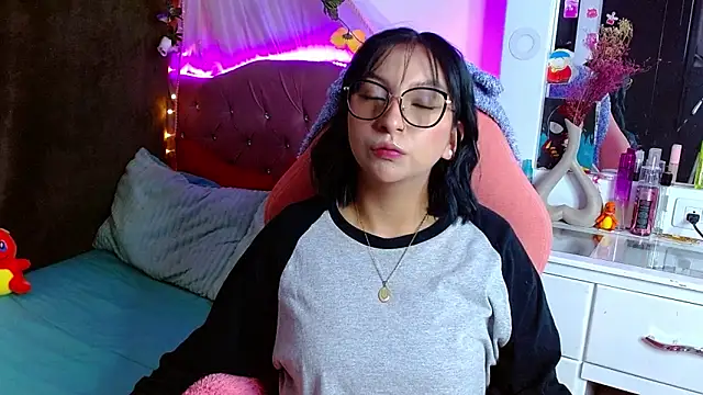 Littlerouse  online show from March 23, 2025, 4:49 am