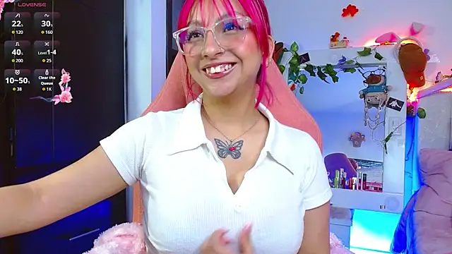 Snapshot of Littlerouse_ chatting on February 11, 2026, 6:35 am Littlerouse online show from February 11, 2026, 6:35 am