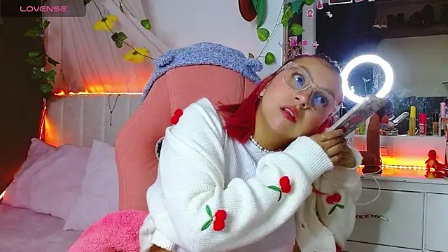 Littlerouse  online show from October 15, 2025, 5:39 am