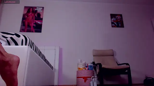 Snapshot of Sonja_Stripper_Ray chatting on November 26, 2025, 9:20 am Sonja Stripper Ray online show from November 26, 2025, 9:20 am