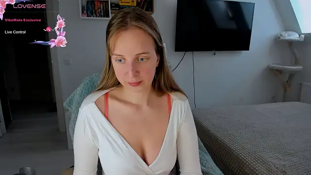 violet blue eyes online show from September 10, 2025, 1:10 pm