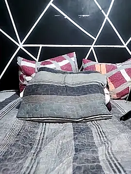 Snapshot of YummyChocolatexx2 chatting on April 14, 2026, 11:21 pm YummyChocolatexx2 online show from April 14, 2026, 11:21 pm