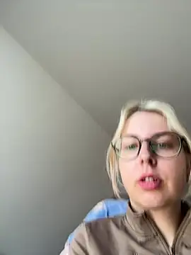 Snapshot of Livewithlucy chatting on May 18, 2026, 1:38 pm Livewithlucy online show from May 18, 2026, 1:38 pm
