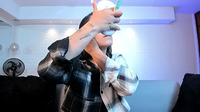 Snapshot of violet_scott chatting on October 29, 2025, 10:47 am violet scott online show from October 29, 2025, 10:47 am