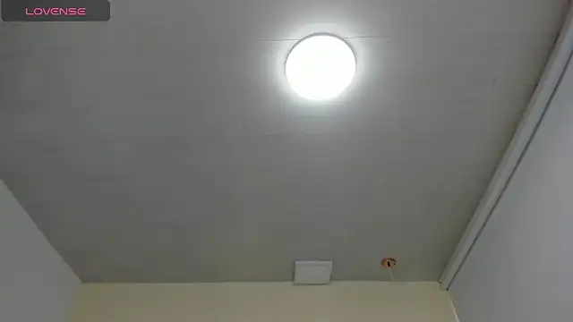 Cherllynn online show from November 28, 2025, 4:29 pm