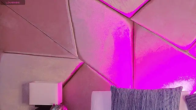 Snapshot of Nahomi_King chatting on December 20, 2025, 4:32 pm Nahomi King online show from December 20, 2025, 4:32 pm