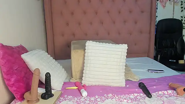 Wendy smal - online show from March 3, 2025, 3:49 am